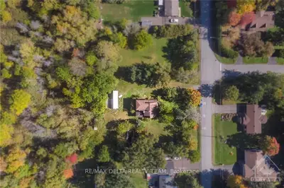 1076 SMITH Road, Orleans - Cumberland and Area, ON K4B 1N7
