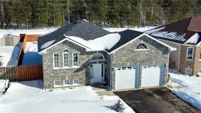 2007 SANDSTONE Crescent, Petawawa, ON K8H 0B2