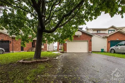 142 HUNTERSFIELD Drive, Hunt Club - South Keys and Area, ON K1T 3L9