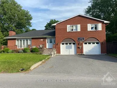 104 RITA Avenue, Meadowlands - Crestview and Area, ON K2G 2H3