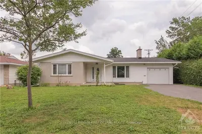 2723 DUPONT Street, Billings Bridge - Riverside Park and Area, ON K1V 8N2