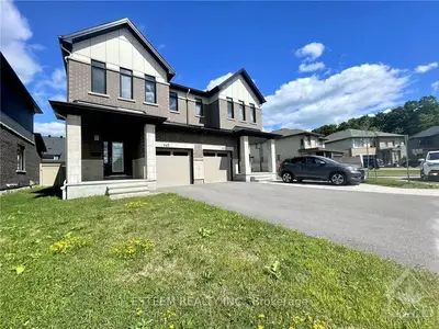 145 AVRO Circle, Manor Park - Cardinal Glen and Area, ON K1K 4K7