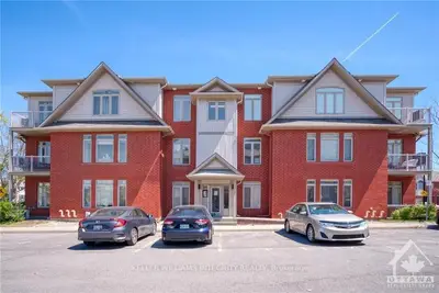 300 MEILLEUR H, Vanier and Kingsview Park, ON K1L 0A2