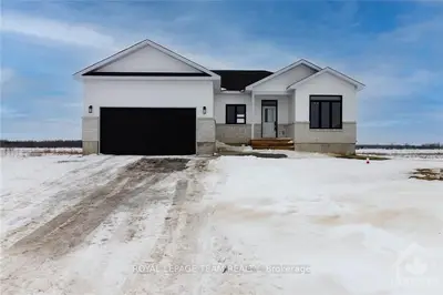 3463 SUMMERBREEZE Drive, Greely - Metcalfe - Osgoode - Vernon and Area, ON K0A 2W0
