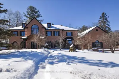 3 DELONG Drive, Beacon Hill North - South and Area, ON K1J 7E7