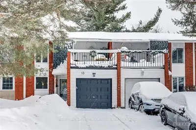 13 GRADY Crescent, South of Baseline to Knoxdale, ON K2H 5S2