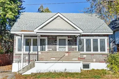 253 CARILLON Street, Vanier and Kingsview Park, ON K1L 5X5