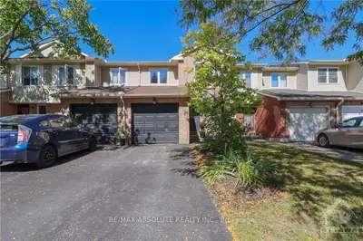 30 Gladecrest Court, South Of Baseline To Knoxdale, On K2h 9k4