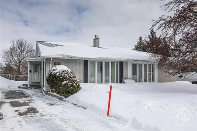 1108 ELMLEA Drive, Beacon Hill North - South and Area, ON K1J 6W2