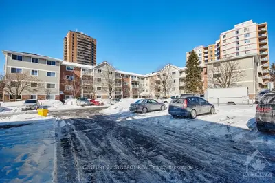 250 BRITTANY Drive 314, Manor Park - Cardinal Glen and Area, ON K1K 4M1