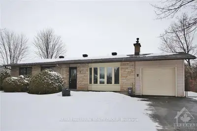 7 Elterwater Avenue, Crystal Bay - Rocky Point - Bayshore, ON K2H 5J1