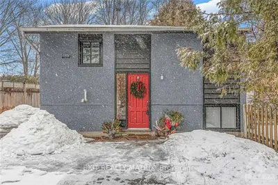 56 GLAMORGAN Drive, Kanata, ON K2L 1R4