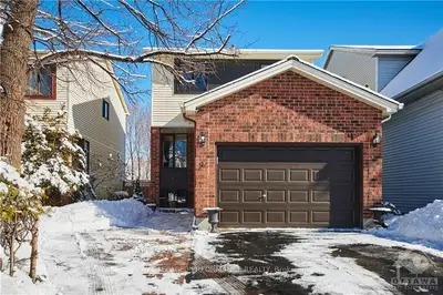 9 ROBINA Avenue, Bells Corners and South to Fallowfield, ON K2H 9R3