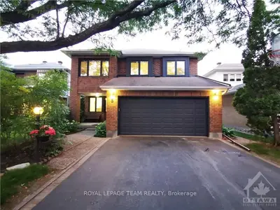 5 STRATHBURY Street, South of Baseline to Knoxdale, ON K2G 5M9