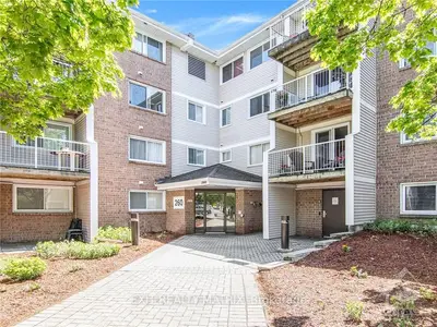 260 BRITTANY Drive 215, Manor Park - Cardinal Glen and Area, ON K1K 4M2