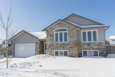 501 GARDNER Crescent, Petawawa, ON K8H 0C4