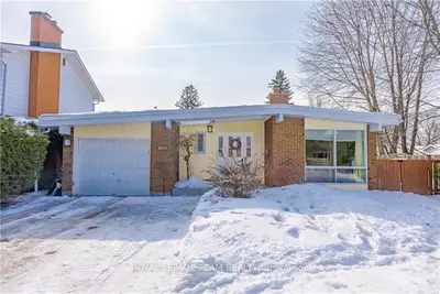 1055 CASTLE HILL Crescent, Belair Park - Copeland Park and Area, ON K2C 2A7