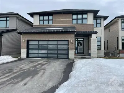561 Honeylocust Avenue, Kanata, ON K2V 0L8