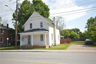 31 LOCHIEL Street, Renfrew, ON K7V 1W1