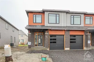 125 ANGELONIA Crescent, Blossom Park - Airport and Area, ON K1T 0Y4