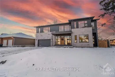 2000 OXBOW Avenue, Alta Vista and Area, ON K1H 5P2