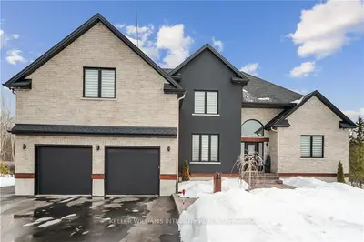 2 LOCKMASTERS Lane, North Grenville, ON K0G 1J0