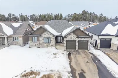 19 NILE Street, Petawawa, ON K8H 0E8