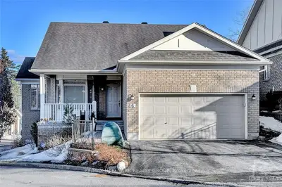 6 Waterford Way, Country Place - Pineglen - Crestview and Area, ON K2E 7V4
