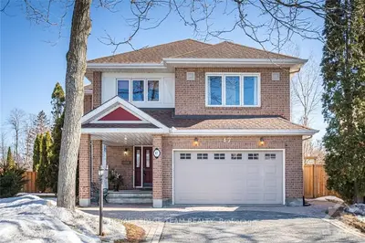 47 CASTLETON Street, South of Baseline to Knoxdale, ON K2G 5N3