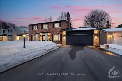 17 CHARNWOOD Court, Country Place - Pineglen - Crestview and Area, ON K2E 7C9