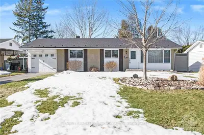 27 LONGWOOD Avenue, Bells Corners and South to Fallowfield, ON K2H 6G3