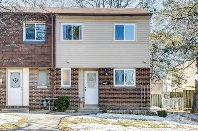 6 SONNET Crescent A, Bells Corners and South to Fallowfield, ON K2H 8W6
