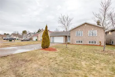 22 EDITH Street, Petawawa, ON K8H 3N8