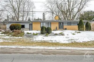 3650 REVELSTOKE Drive, Billings Bridge - Riverside Park and Area, ON K1V 7C3