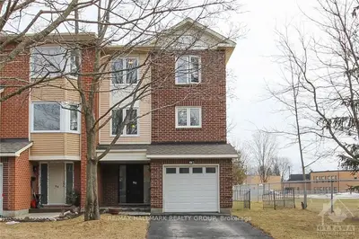 90 GLADECREST Court, South of Baseline to Knoxdale, ON K2H 9K1