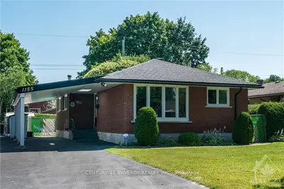 1155 MINNETONKA Road, Parkway Park - Queensway Terrace S and Area, ON K2C 2T8