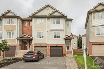 7 Yorkville Street, Carlington - Central Park, ON K2C 4B6