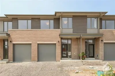 871 Moses Tennisco Street, Manor Park - Cardinal Glen and Area, ON K1K 5A8
