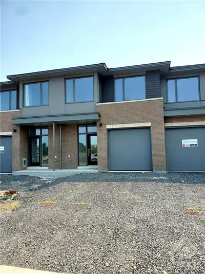 70 Michael Stoqua Street, Manor Park - Cardinal Glen And Area, On K1k 5a2