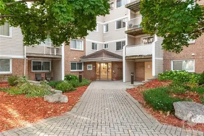260 BRITTANY Drive 206, Manor Park - Cardinal Glen and Area, ON K1K 4M2