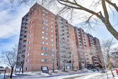 1100 AMBLESIDE Drive 513, Woodroffe, ON K2B 8G6