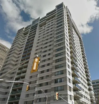 199 Kent Street 1807, Ottawa Centre, ON K2P 2K8
