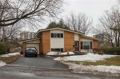 1048 CHELSEA Drive, Manor Park - Cardinal Glen and Area, ON K1K 0M8