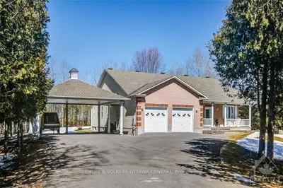 6025 FLEWELLYN Road, Stittsville - Munster - Richmond, ON K2S 1B6