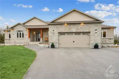 850 Deertail Lane, Carp - Huntley Ward, On K0a 1l0