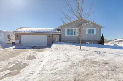 54 HIGHLAND PARK Drive, Petawawa, ON K8H 3S2