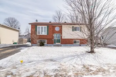 7 Daniel Avenue, Petawawa, On K8h 3p5