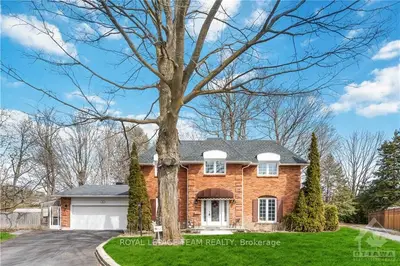 9 ERINLEA Court, Country Place - Pineglen - Crestview and Area, ON K2E 7C8