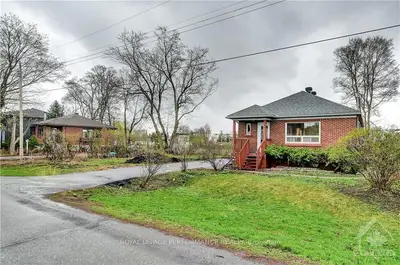 36 ROSSLAND Avenue, Meadowlands - Crestview and Area, ON K2G 2K4
