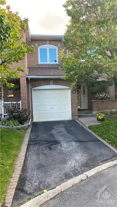 99 DALECROFT Crescent, South of Baseline to Knoxdale, ON K2G 5V8